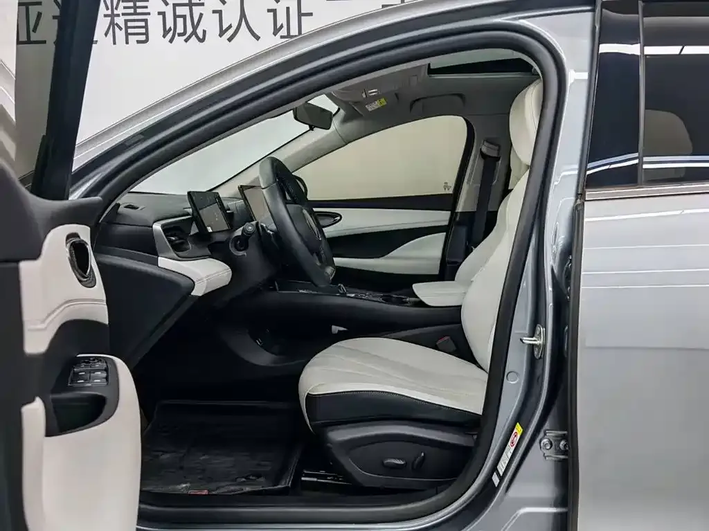BYD Seal 05 DM-i — фото 5