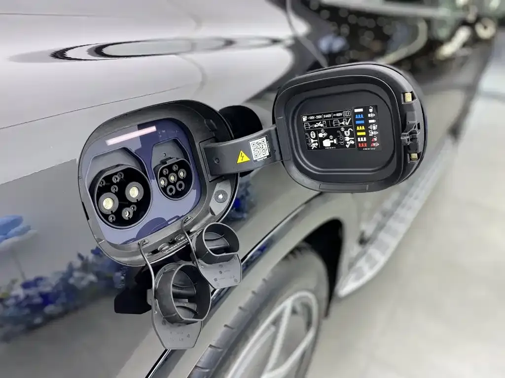 Mercedes-Benz EQS SUV — фото 8