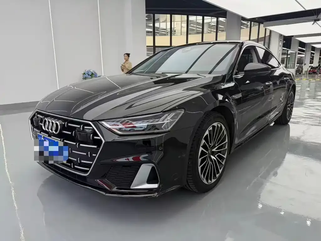 Audi A7L — фото 1