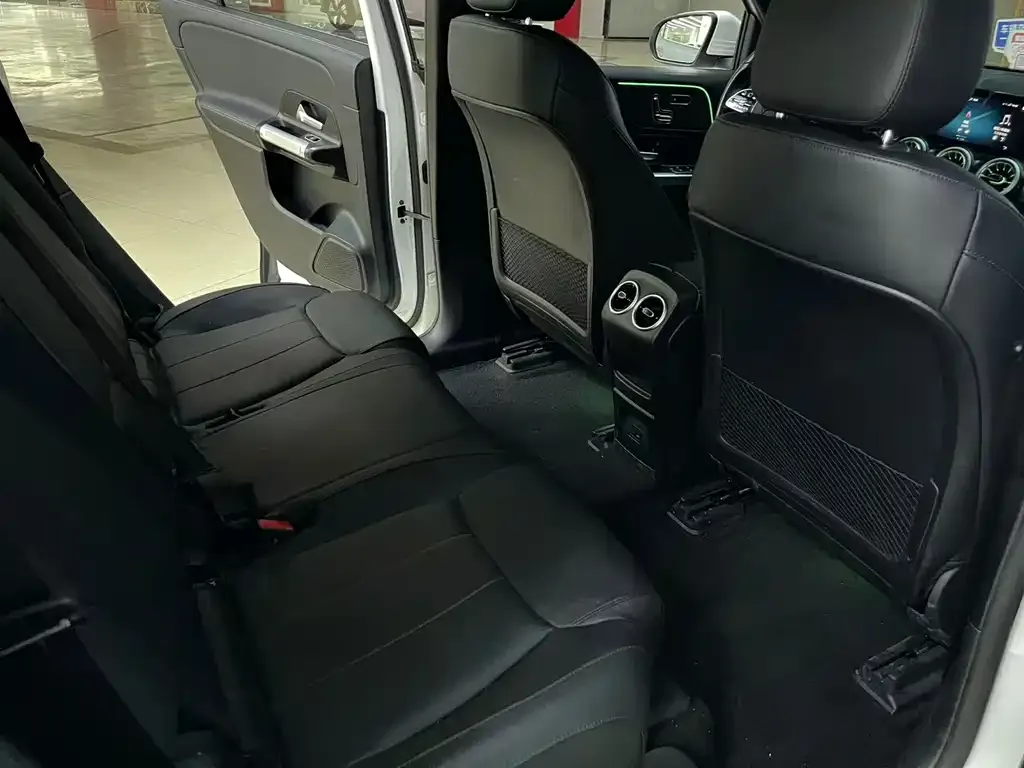 Mercedes-Benz EQB — фото 10