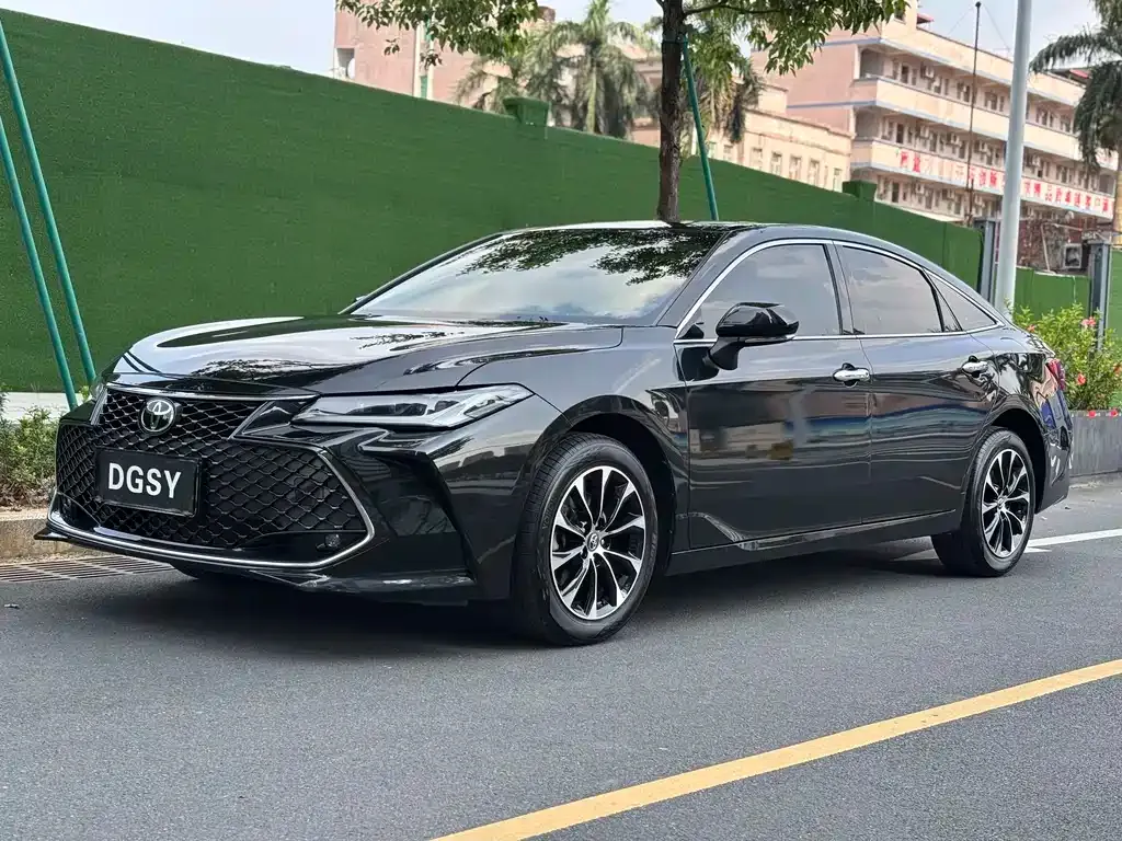Toyota Avalon — фото 1
