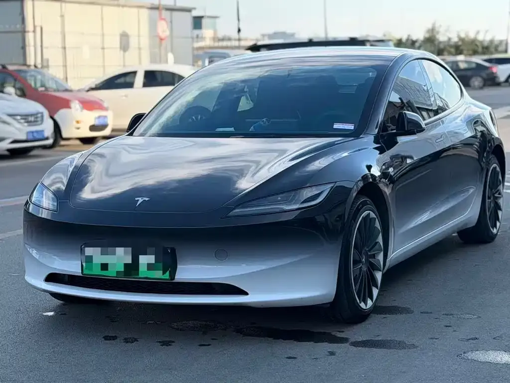 Tesla Model 3 — фото 1
