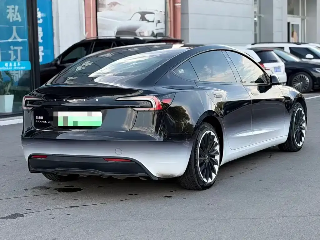 Tesla Model 3 — фото 7