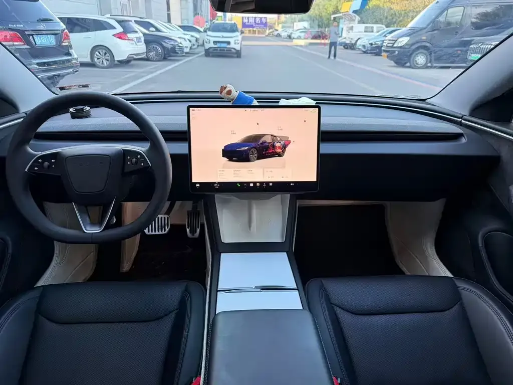 Tesla Model 3 — фото 9