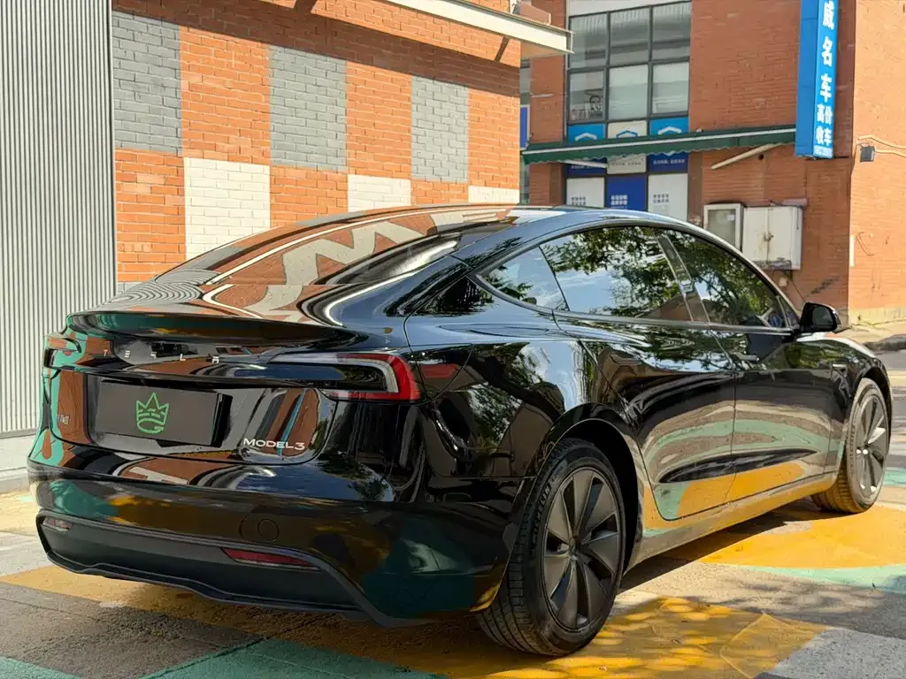 Tesla Model 3 — фото 7
