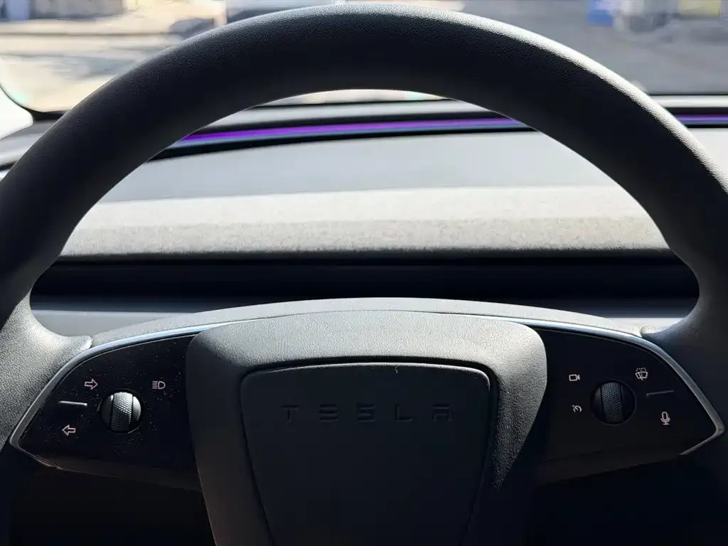 Tesla Model 3 — фото 9