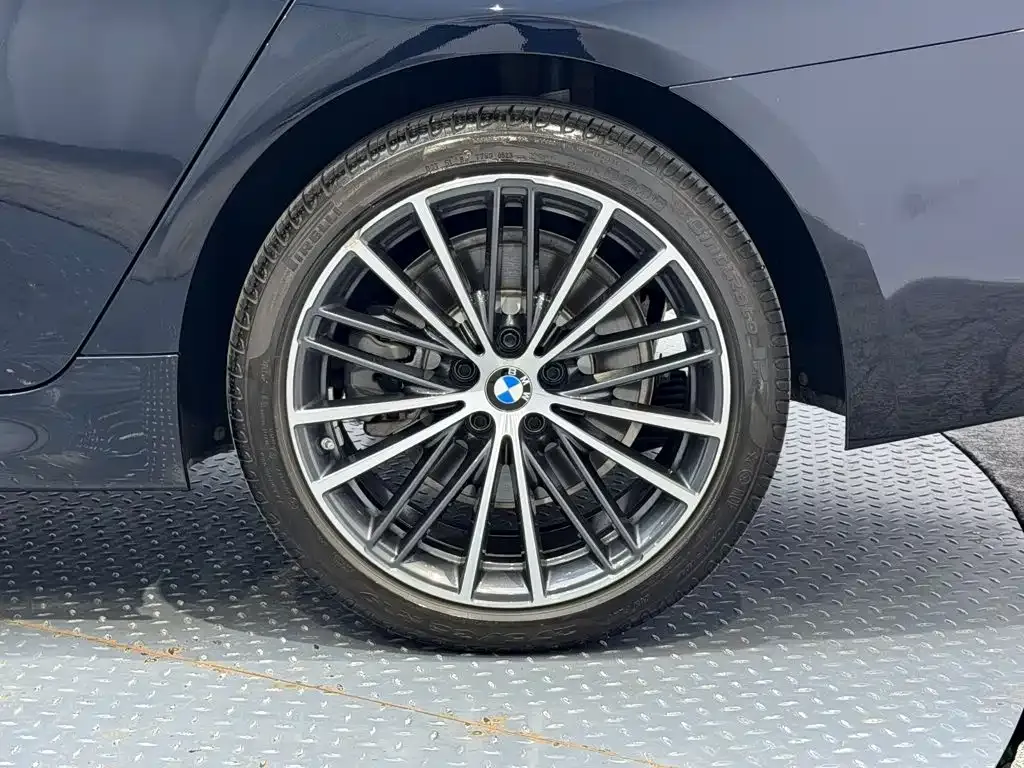 BMW 5 Series — фото 9
