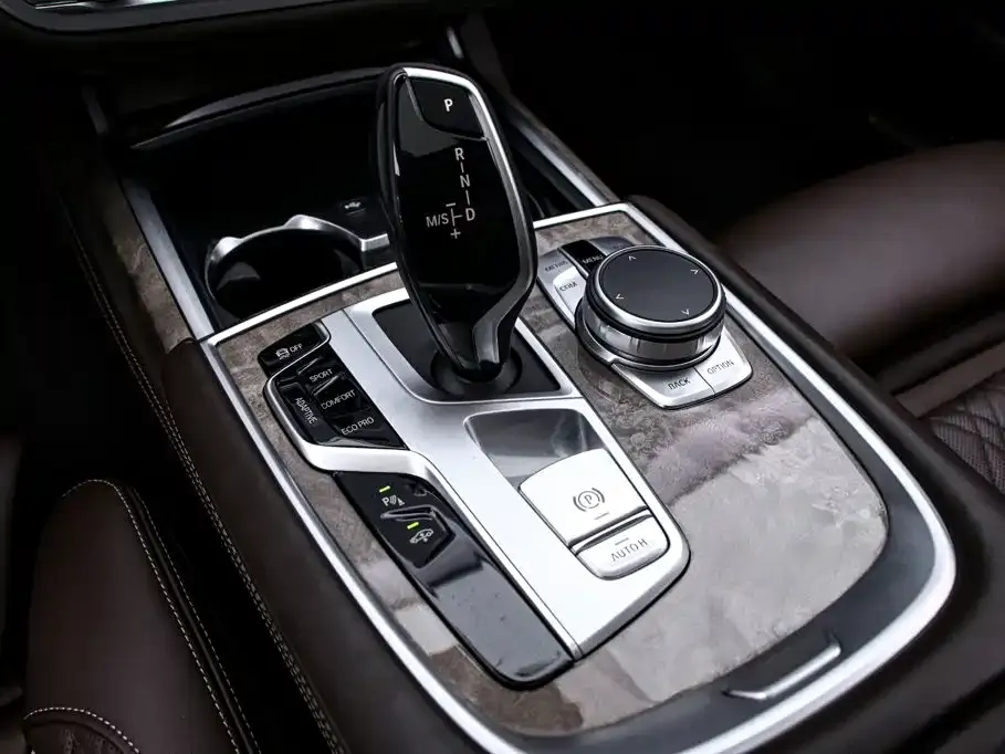 BMW 7 Series — фото 8