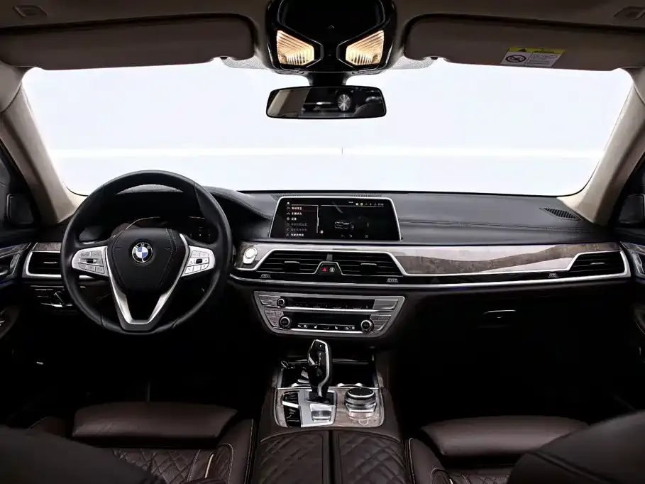 BMW 7 Series — фото 10