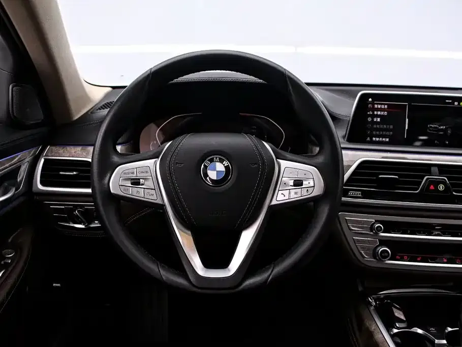 BMW 7 Series — фото 9