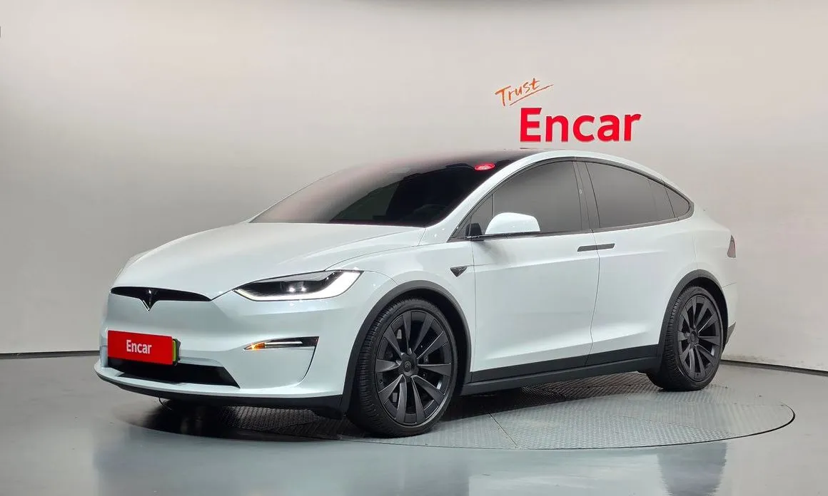 Tesla Model X — фото 1