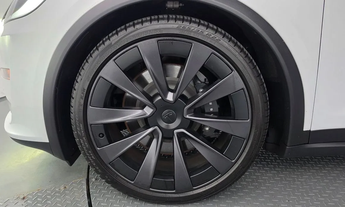 Tesla Model X — фото 9