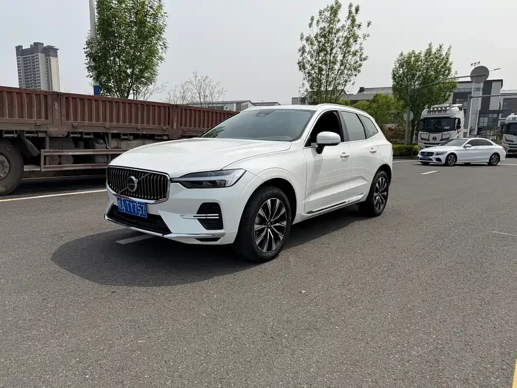Volvo XC60 — фото 10