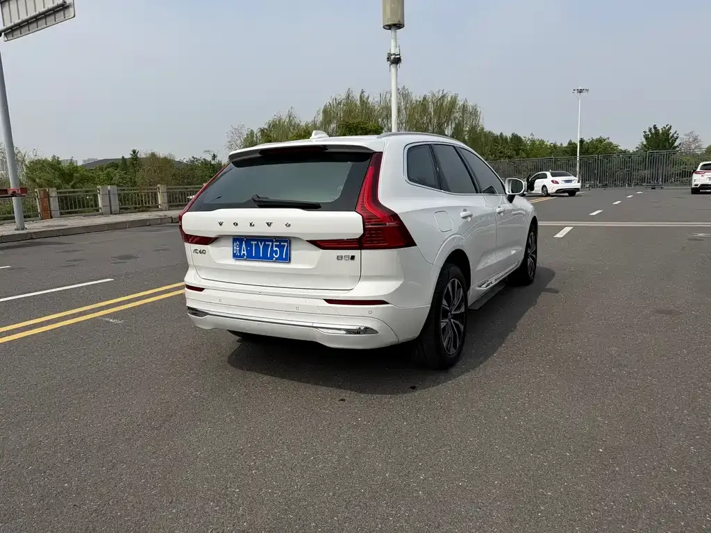 Volvo XC60 — фото 2