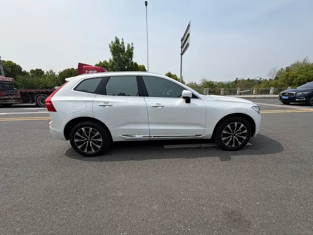 Volvo XC60 — фото 7