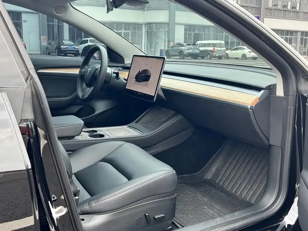 Tesla Model 3 — фото 5