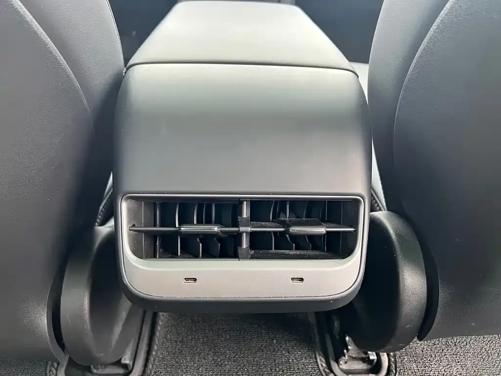 Tesla Model 3 — фото 4