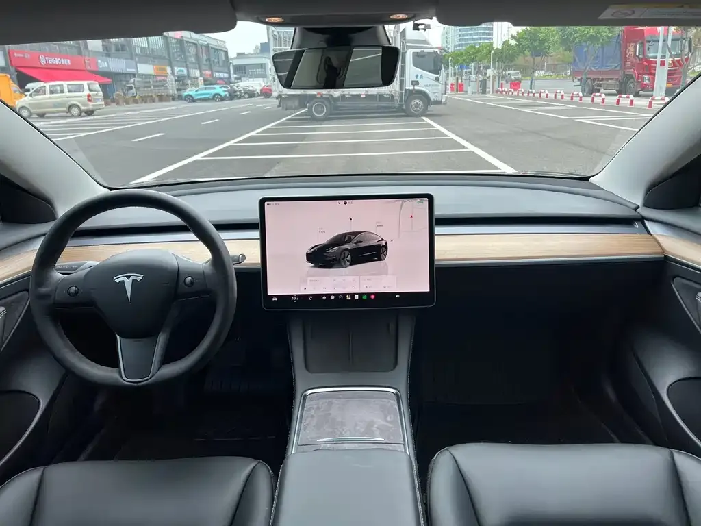 Tesla Model 3 — фото 3