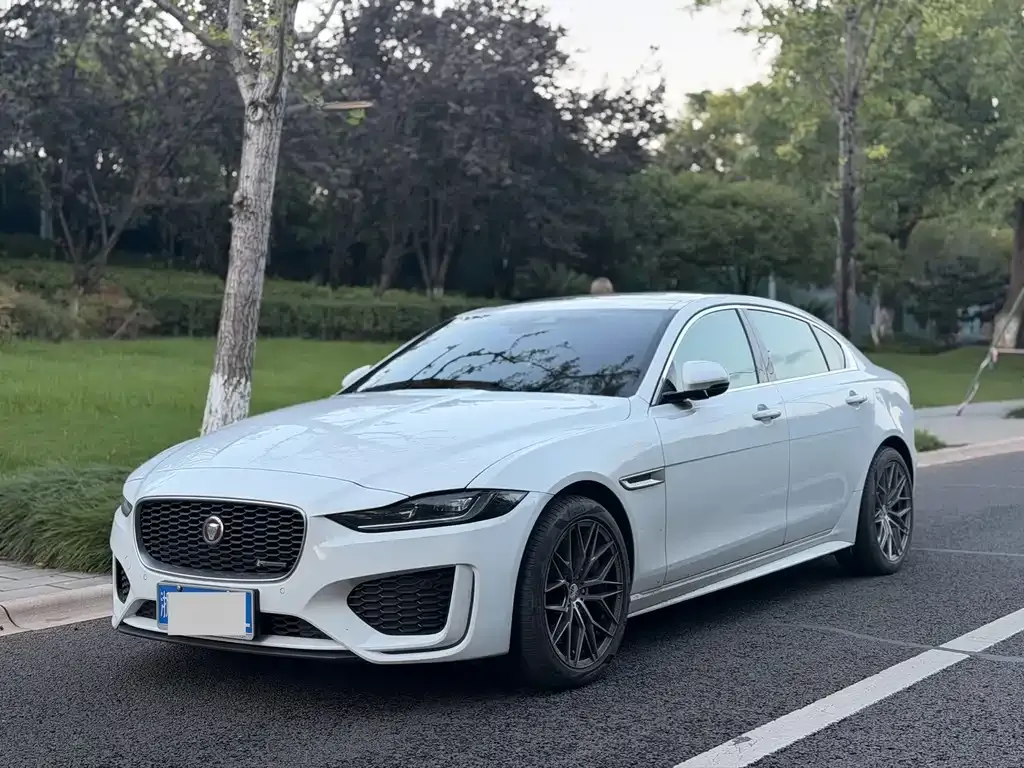 Jaguar XEL — фото 1