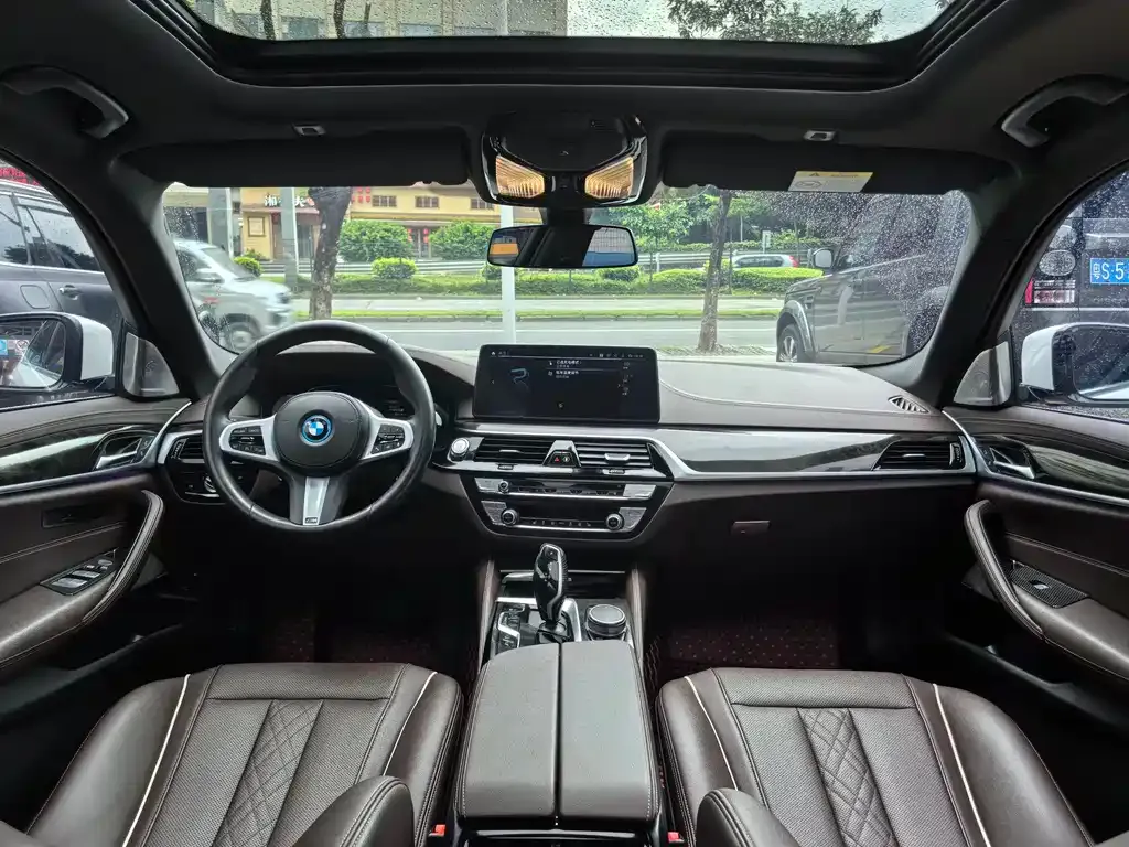 BMW 5 Series New Energy — фото 9