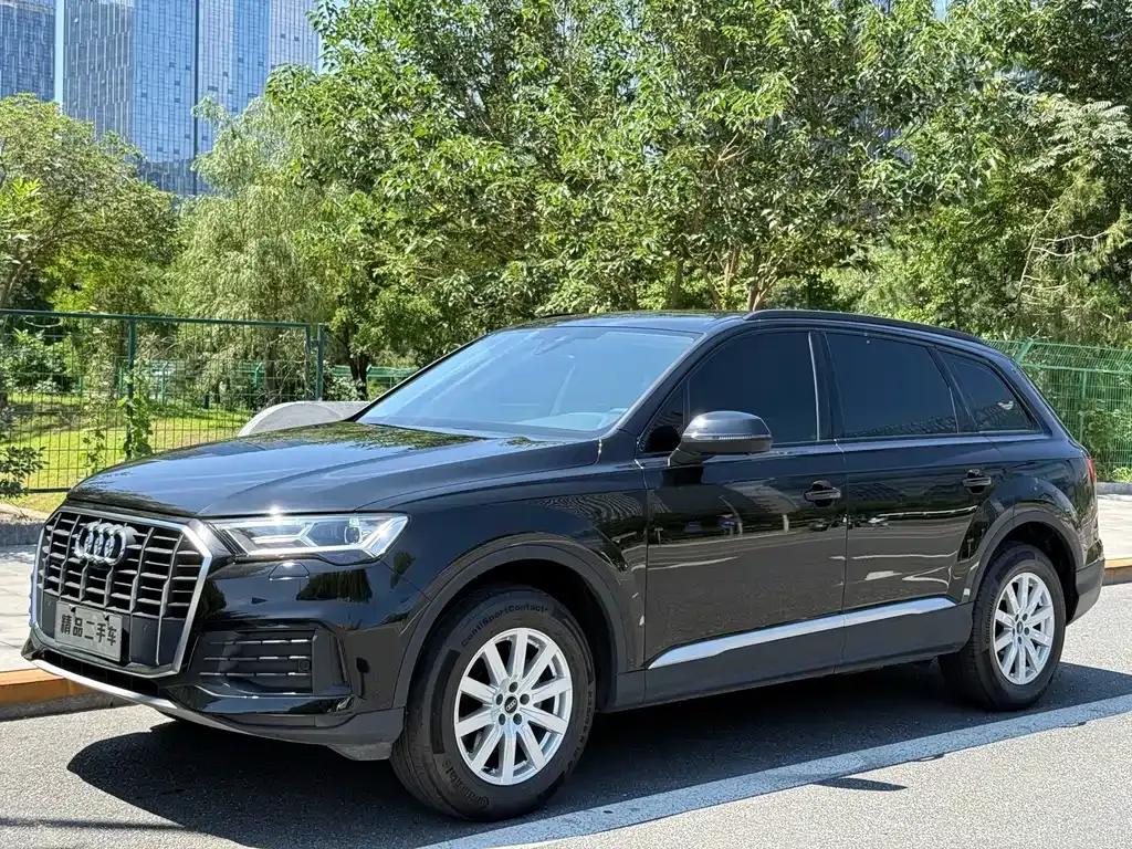 Audi Q7 — фото 1