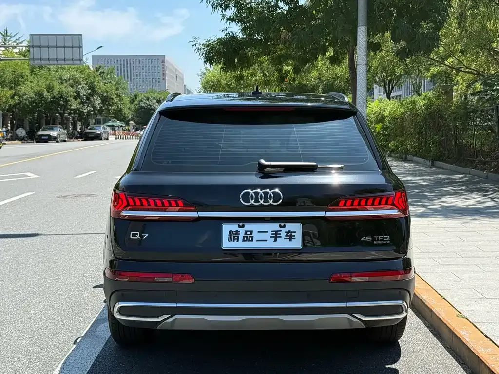 Audi Q7 — фото 5