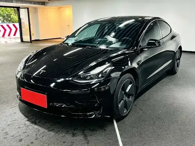 Tesla Model 3 — фото 1