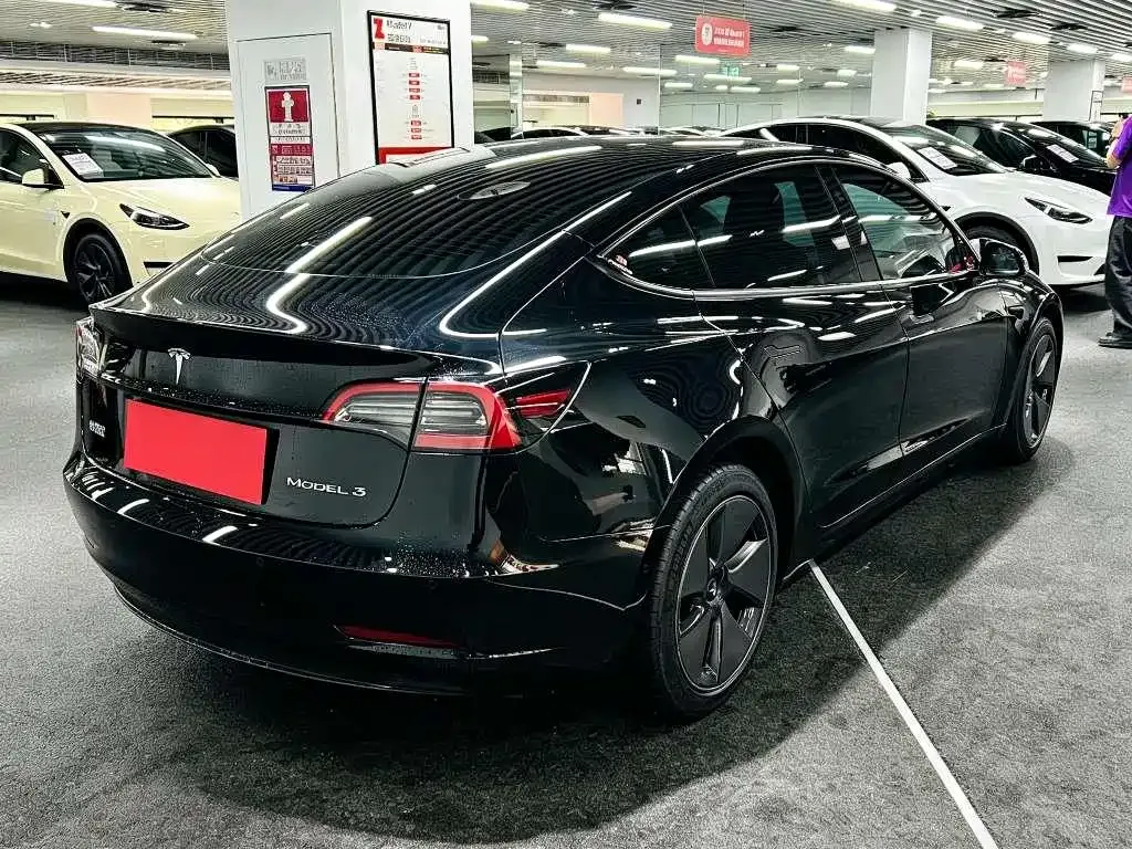 Tesla Model 3 — фото 3