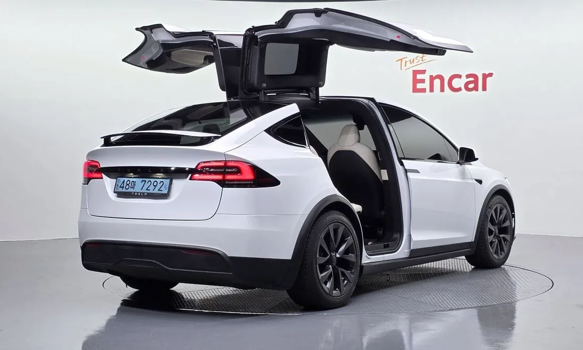 Tesla Model X — фото 4