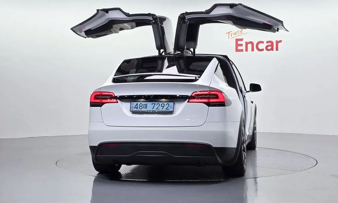 Tesla Model X — фото 5