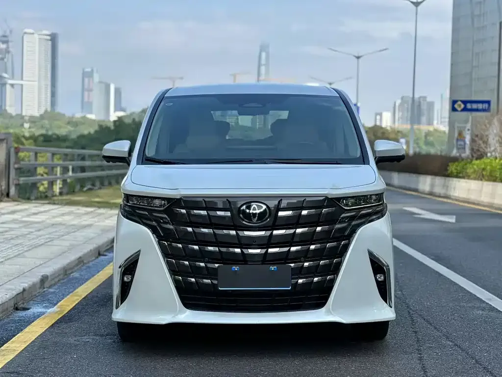 Toyota Alphard — фото 2