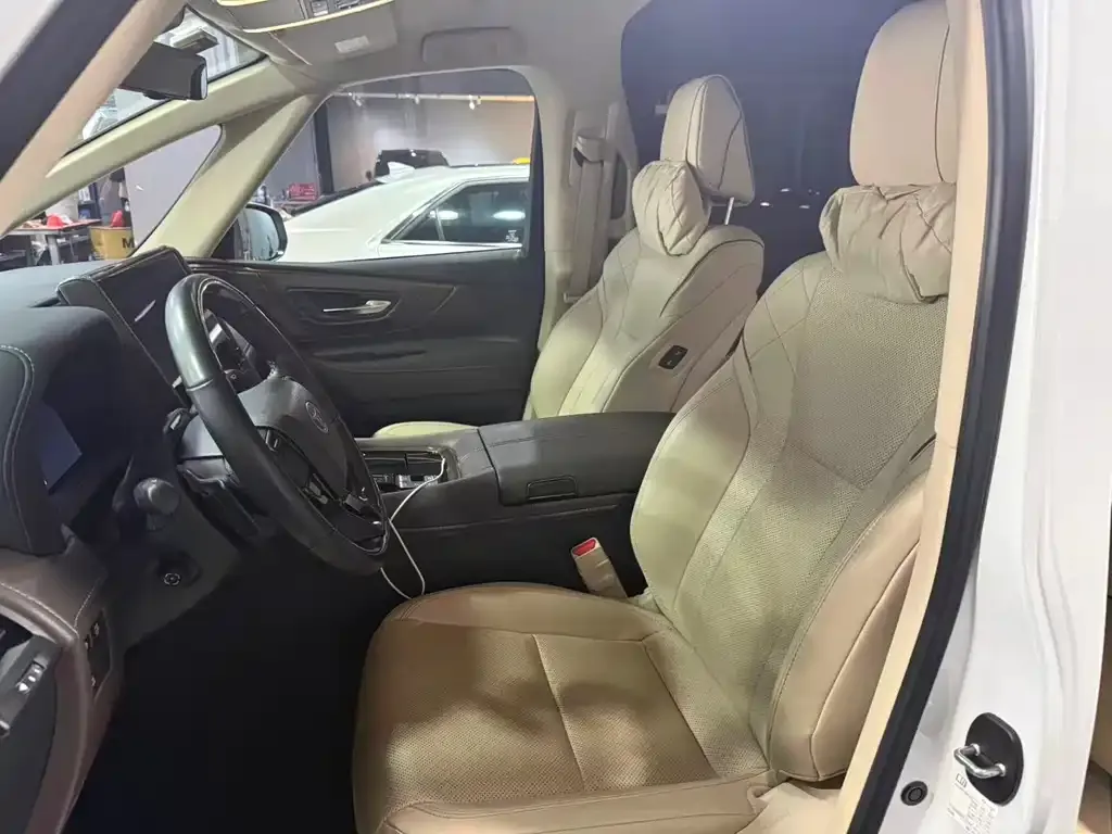 Toyota Alphard — фото 6