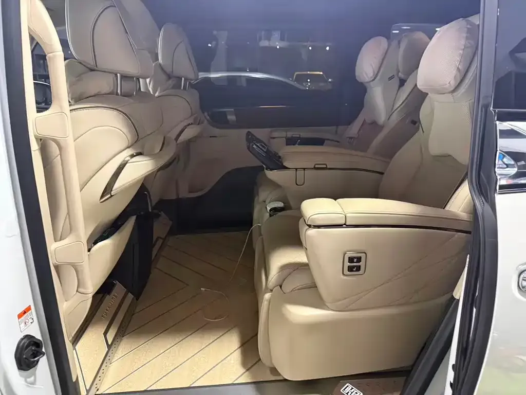 Toyota Alphard — фото 3