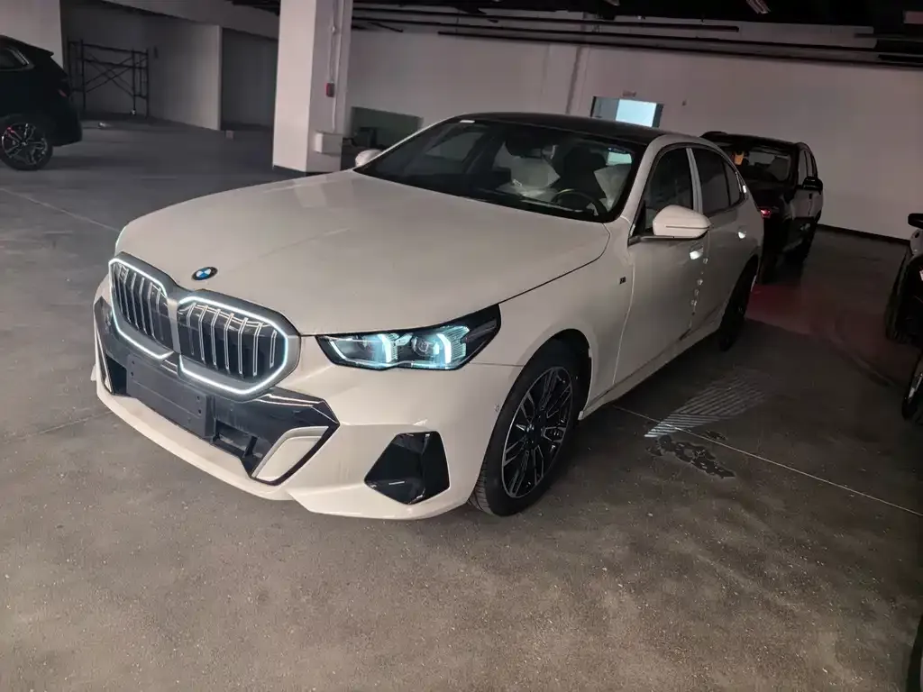 BMW 5 Series — фото 1
