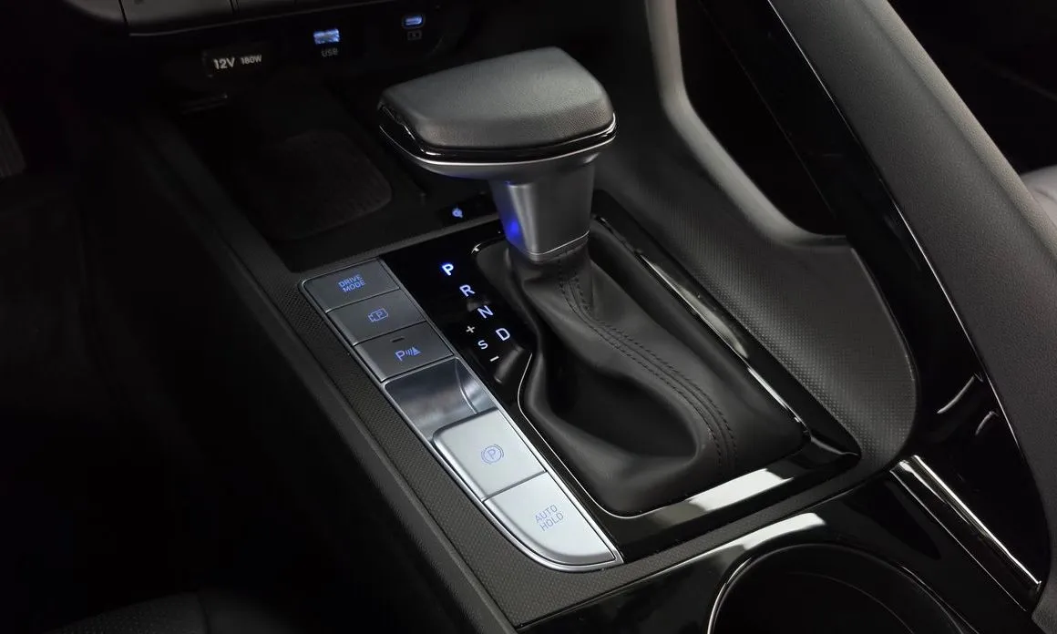 Hyundai AVANTE — фото 3