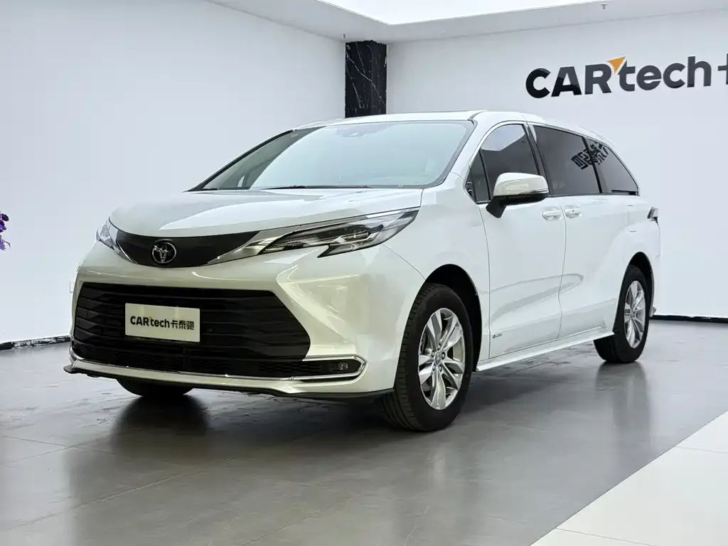 Toyota Sienna — фото 1