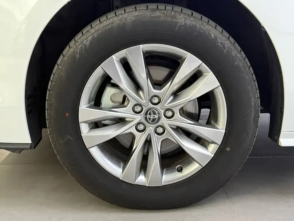 Toyota Sienna — фото 10