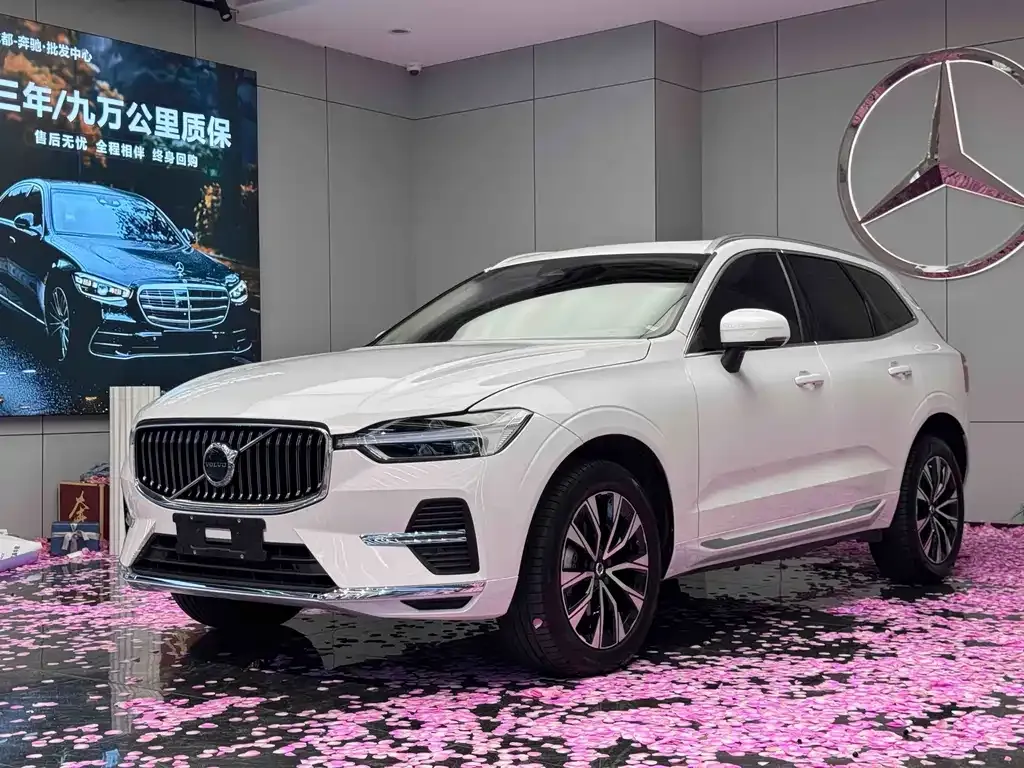 Volvo XC60 — фото 1