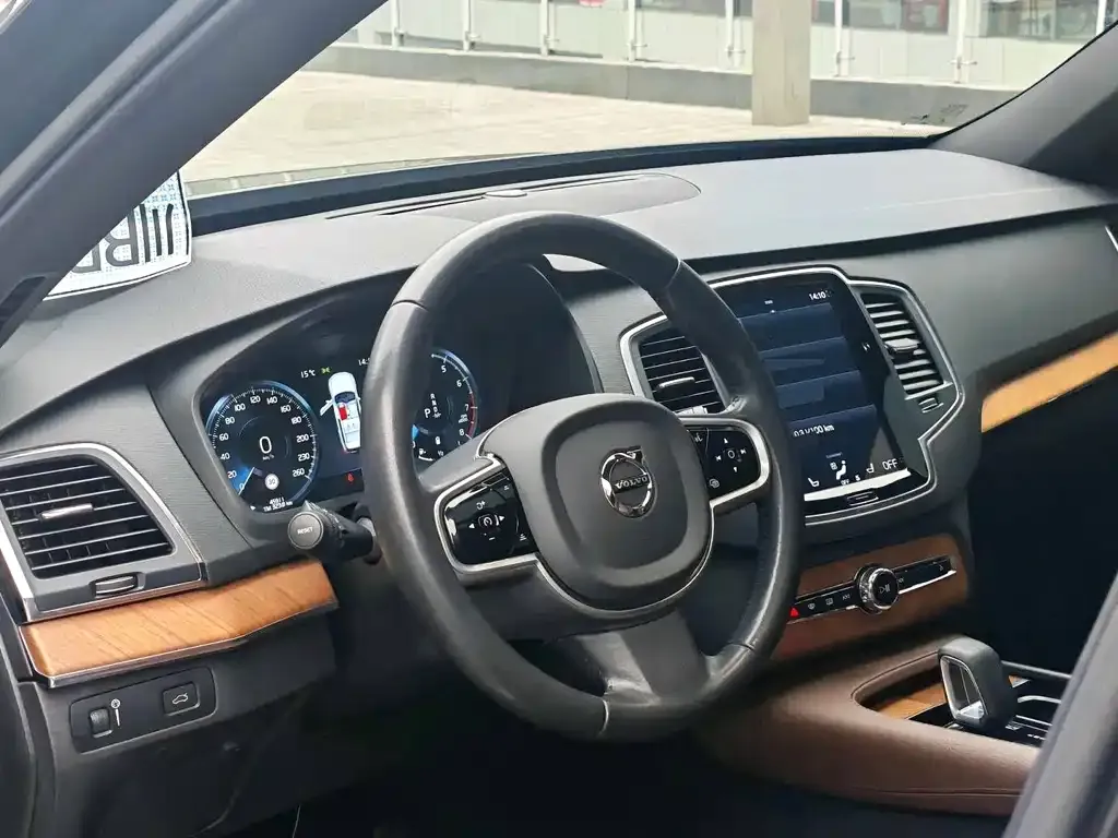 Volvo XC90 — фото 2