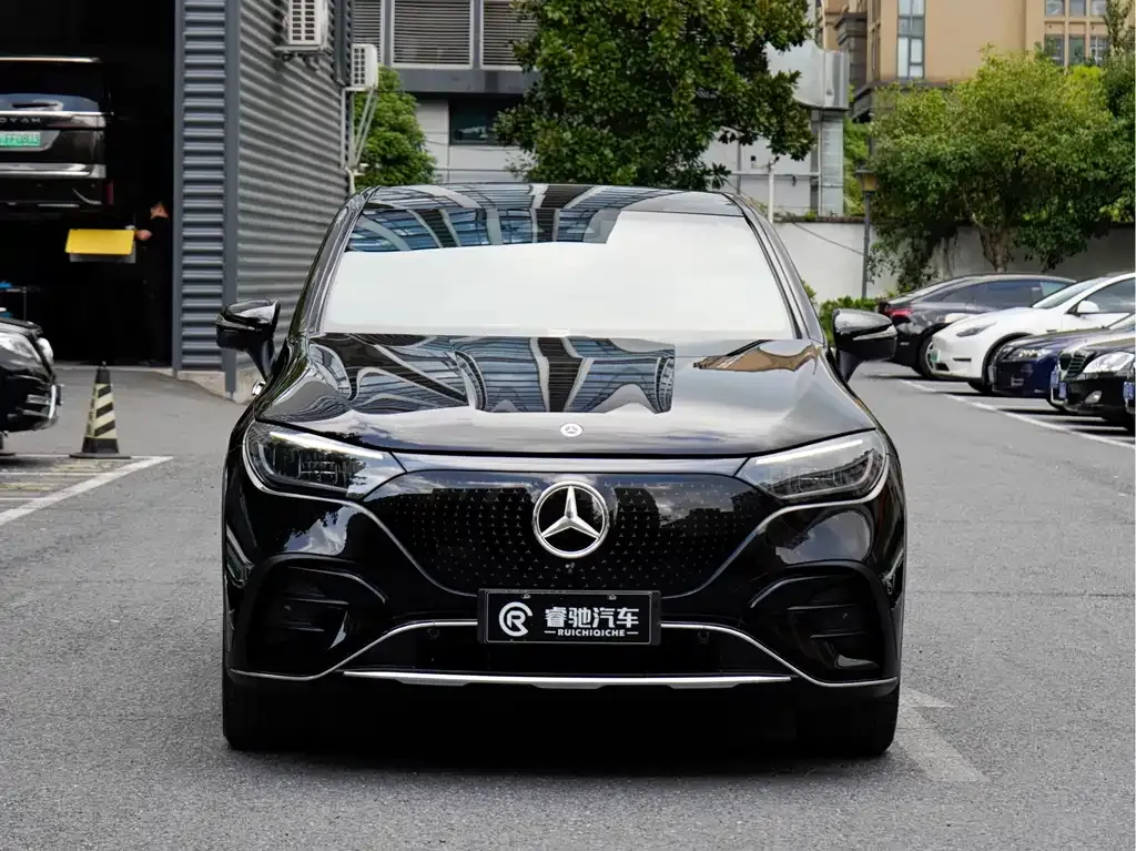 Mercedes-Benz EQE SUV — фото 10