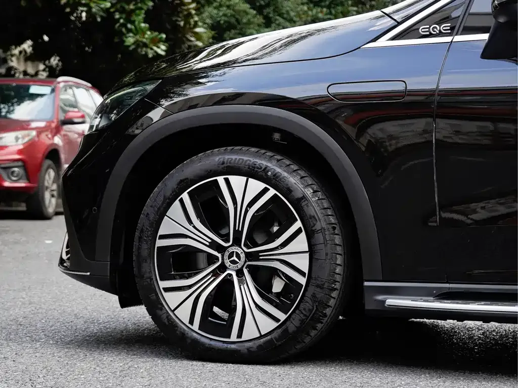 Mercedes-Benz EQE SUV — фото 7