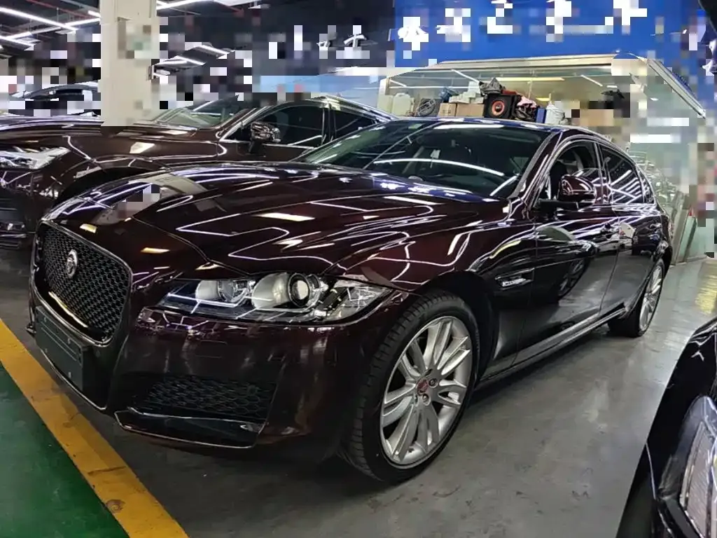 Jaguar XFL — фото 1