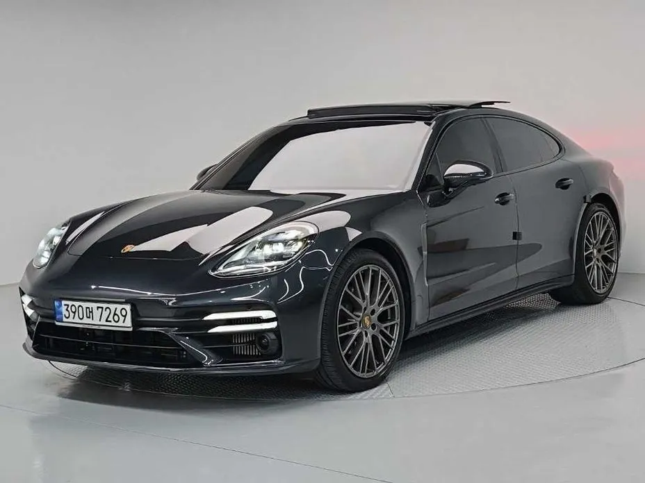 Porsche Panamera — фото 1