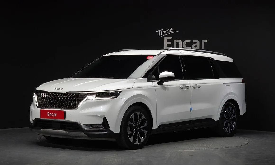 Kia Carnival Gasoline 7-Seater Signature 1