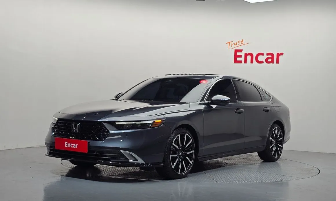 Honda Accord 2.0 Hybrid Touring 1
