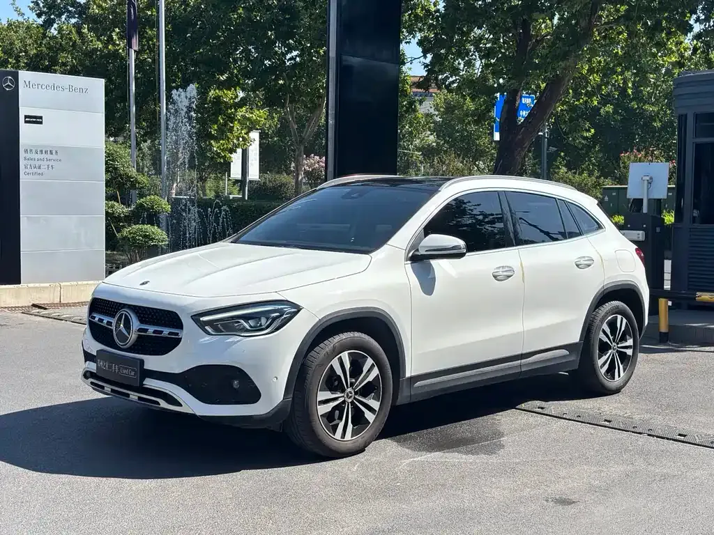 Mercedes-Benz GLA 220