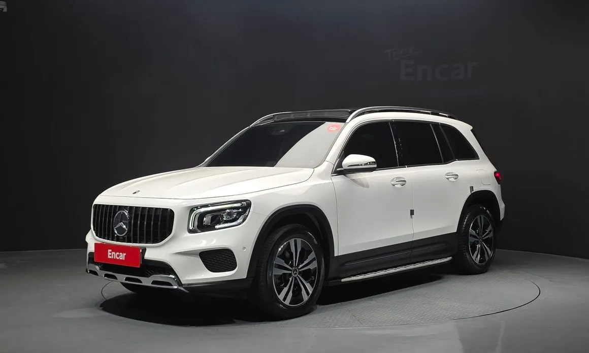 Mercedes-Benz GLB-Class GLB220 1