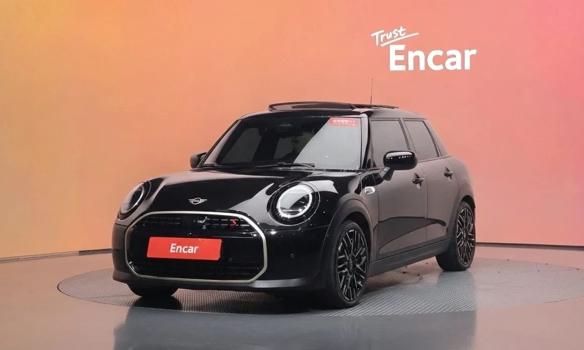 Mini Cooper 5 Door Favoured 1