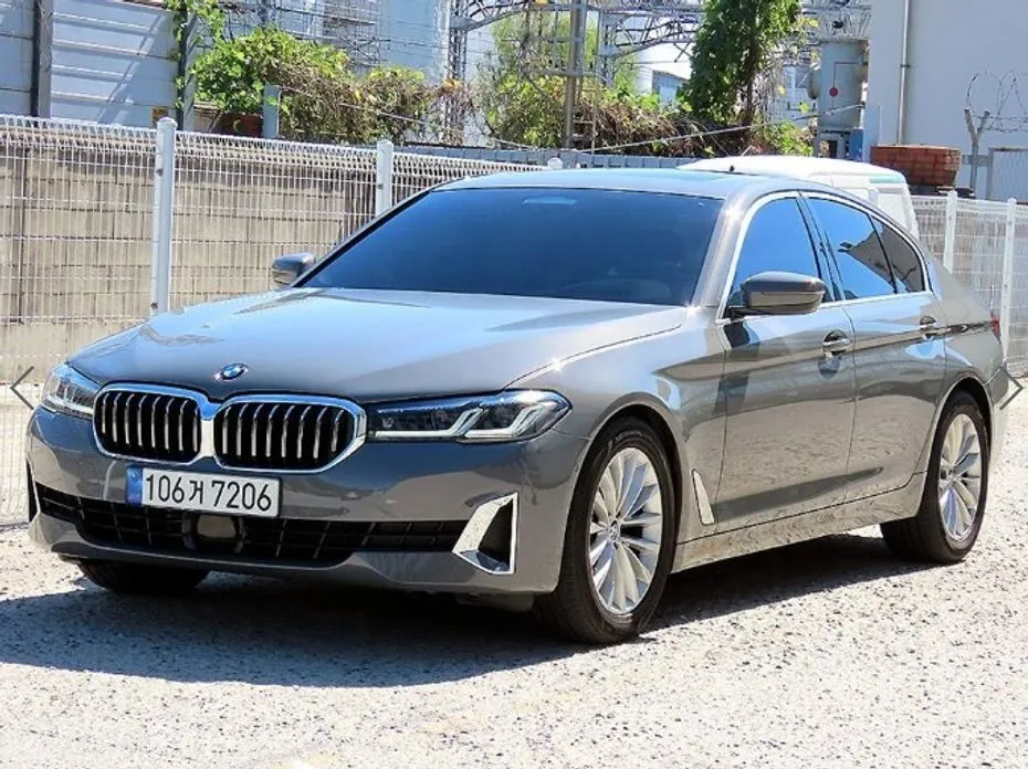 BMW 5-Series 520i Luxury 1