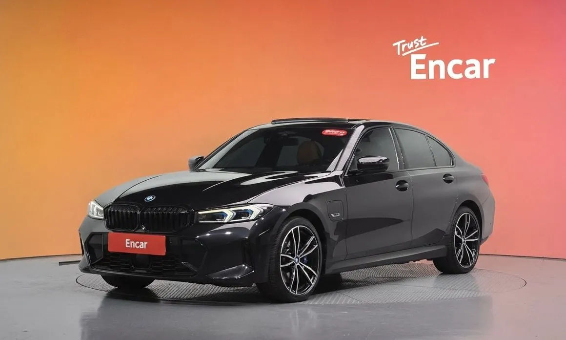 BMW 3-Series 330e M Sport 1